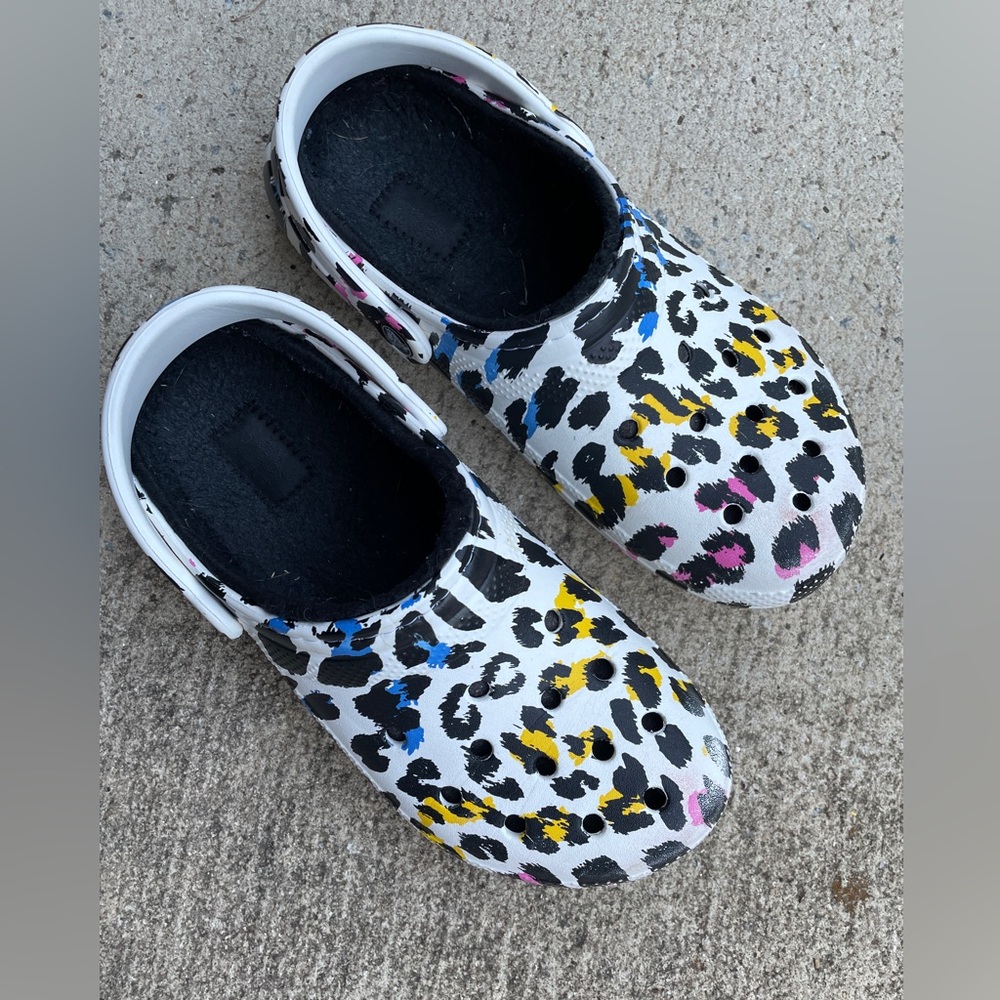 Classic lined multi colored leopard print Crocs